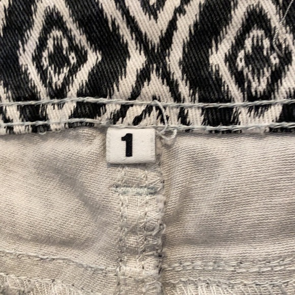 Shorts - Picture 3 of 3